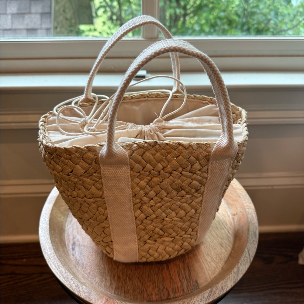 Adorable Aerie (like new) Natural Straw Tote Bag